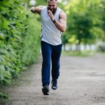 هل المشي يكفي لإنقاص الوزن؟ الحقيقة بالأرقام