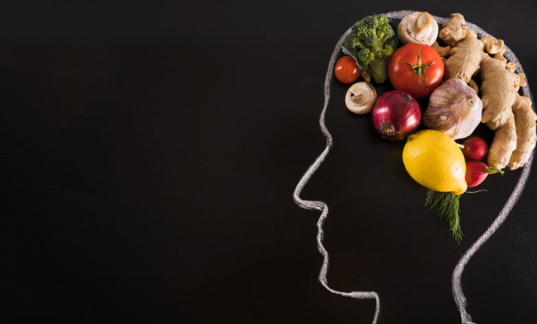 رحلتك للتخسيس تبدأ من دماغك: كيف تغيّر نظرتك للأكل؟