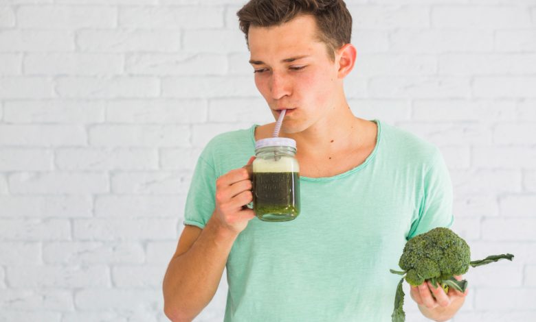 مشروب الديتوكس: هل فعلاً ينظف الجسم أم مجرد موضة؟